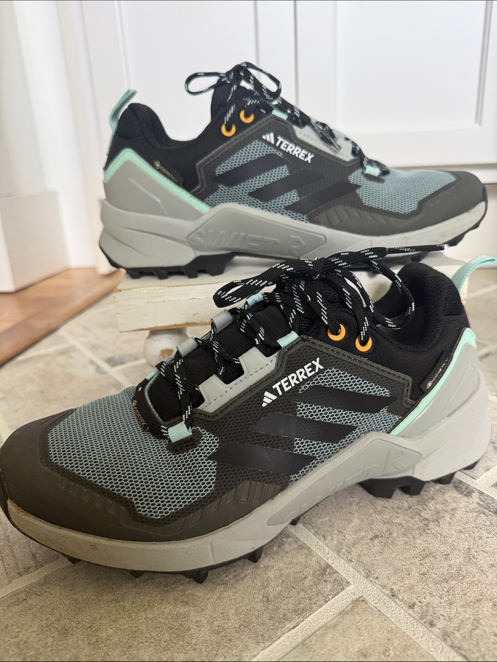 Adidas Terrex GORE-TEX Hiking Trail Shoes Women’s 8.5 Gray Black Mint